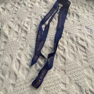 Louis Vuitton blue ribbon 43”